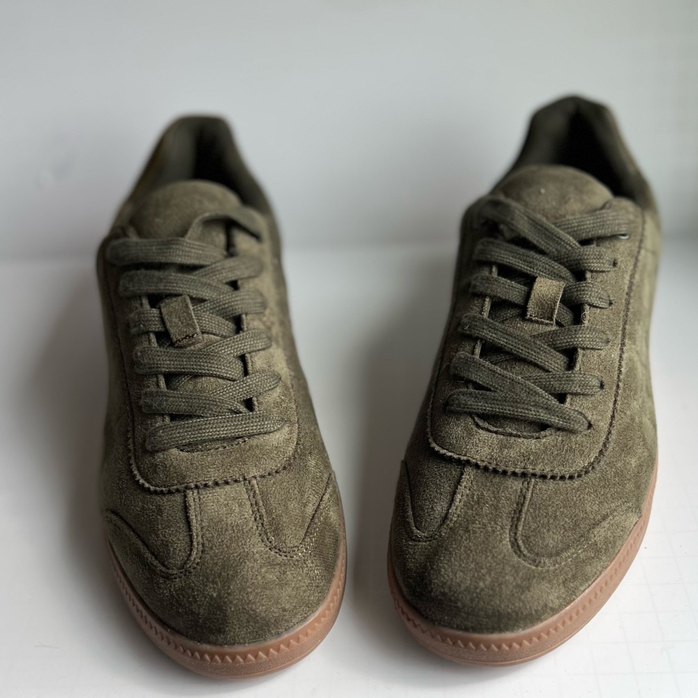 Women’s Just Fab Portia Sneakers Size 9 Olive Green Faux Suede Never Worn preppy